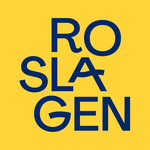 Roslagens logotype, gul bakgrund och blå bokstäver 